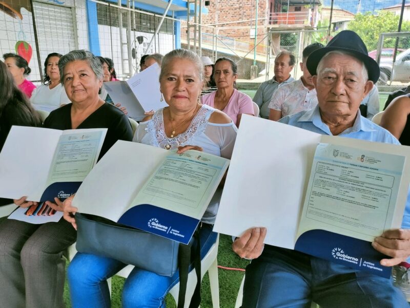 Mag Entrega T Tulos De Propiedad De Tierras En Olmedo Y Zapotillo