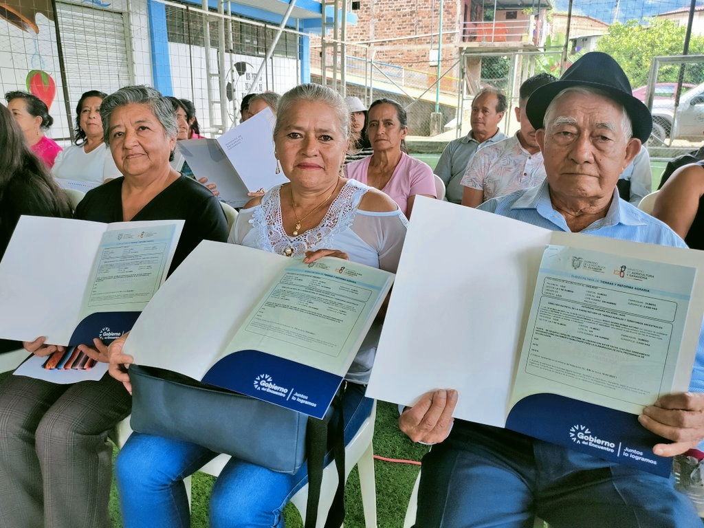 MAG entrega 145 títulos de propiedad de tierras en Olmedo y Zapotillo